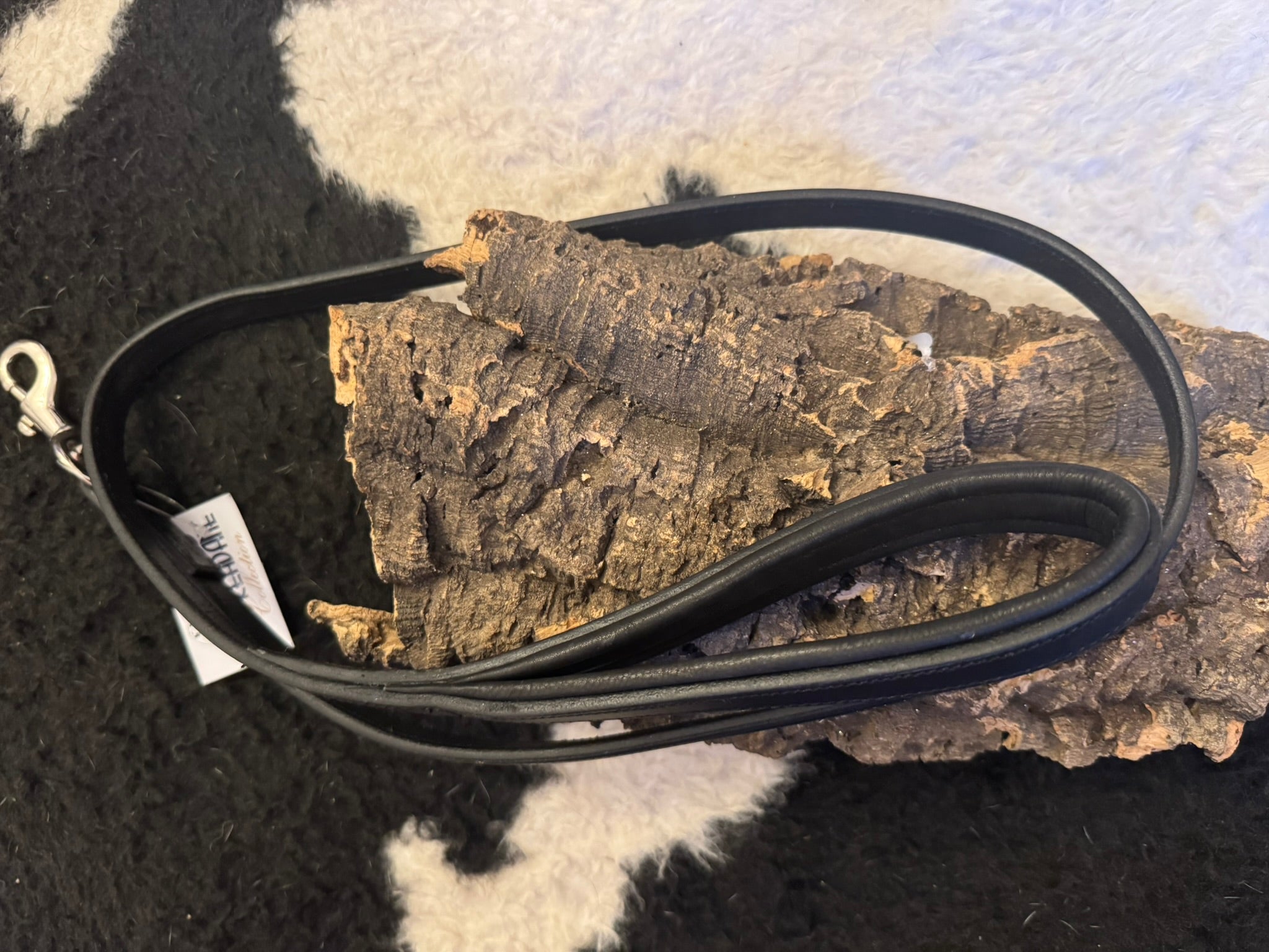black leather dog lead 